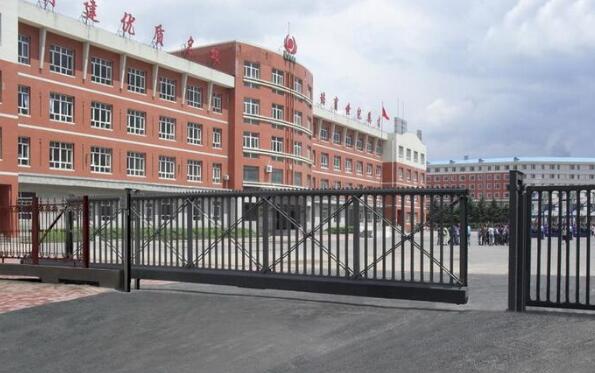 长春市第二实验小学首次引入南北德信悬浮门